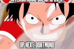 德甲天王山之战！拜仁晒对多特海报：穿拜仁球衣的海贼王路飞