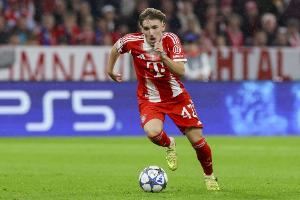 魔幻的一周！17岁卡尔周三欧冠首球，周四高中上学，周六德甲首球