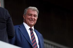 记者：拉波尔塔再次强调，努力争取在国际比赛日后不久重返诺坎普