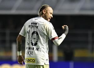 布冯谈内马尔:他在场上那些的不可思议动作让我感到兴奋 布冯谈内马尔:他在场上那些的不可思议动作让我感到兴奋