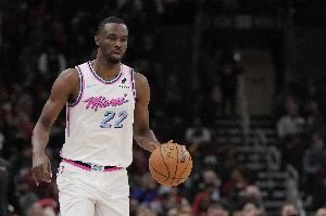 正负值-17！维金斯半场7中2仅拿7分1助攻